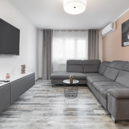 Decebal Flat Apartment Oradea Exterior photo