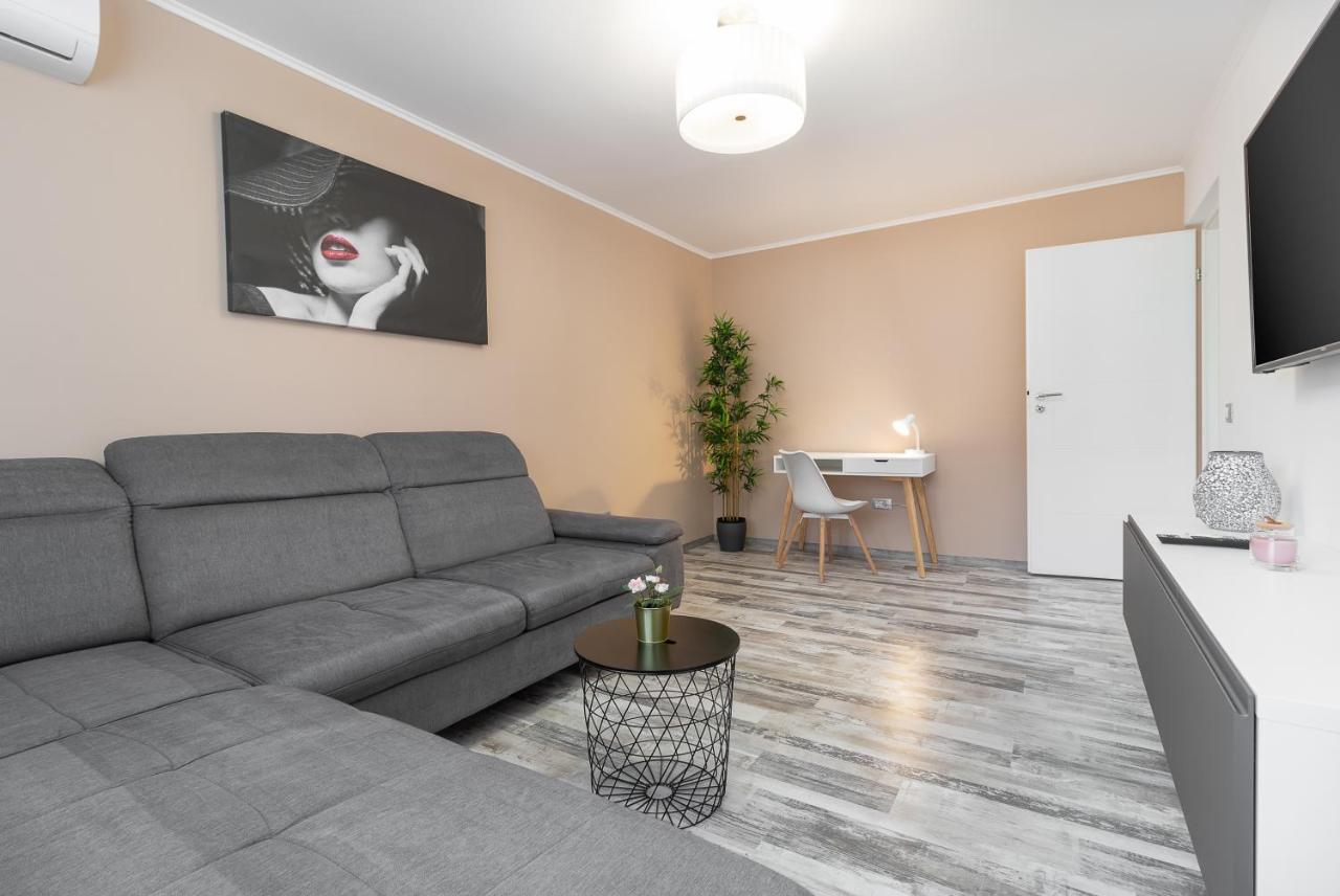 Decebal Flat Apartment Oradea Exterior photo