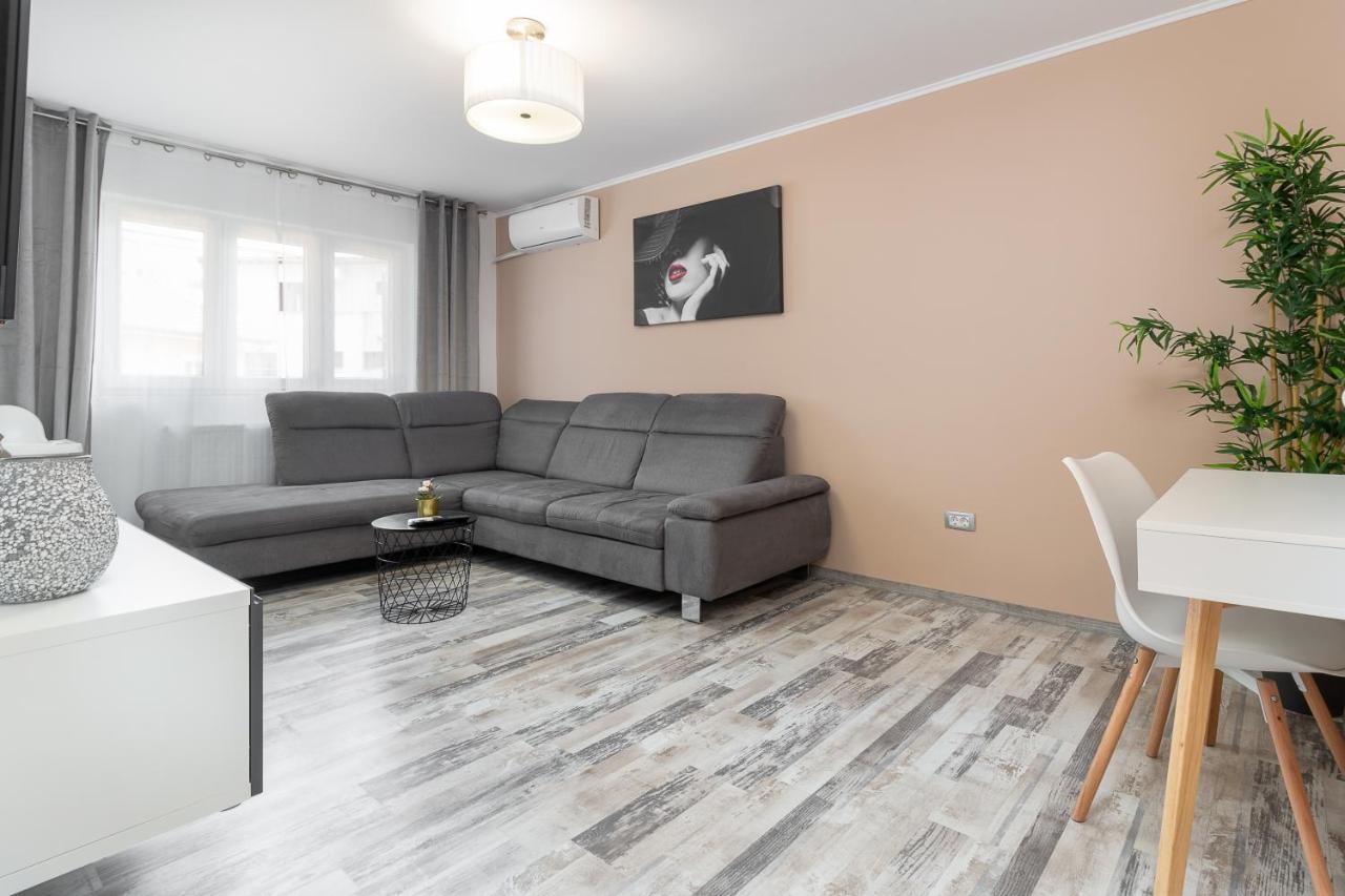 Decebal Flat Apartment Oradea Exterior photo